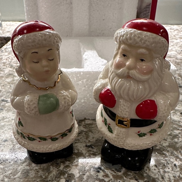 Lenox Festive Santa and Mrs. Claus Shakers - Red, White, and Black - Picture 4 of 6